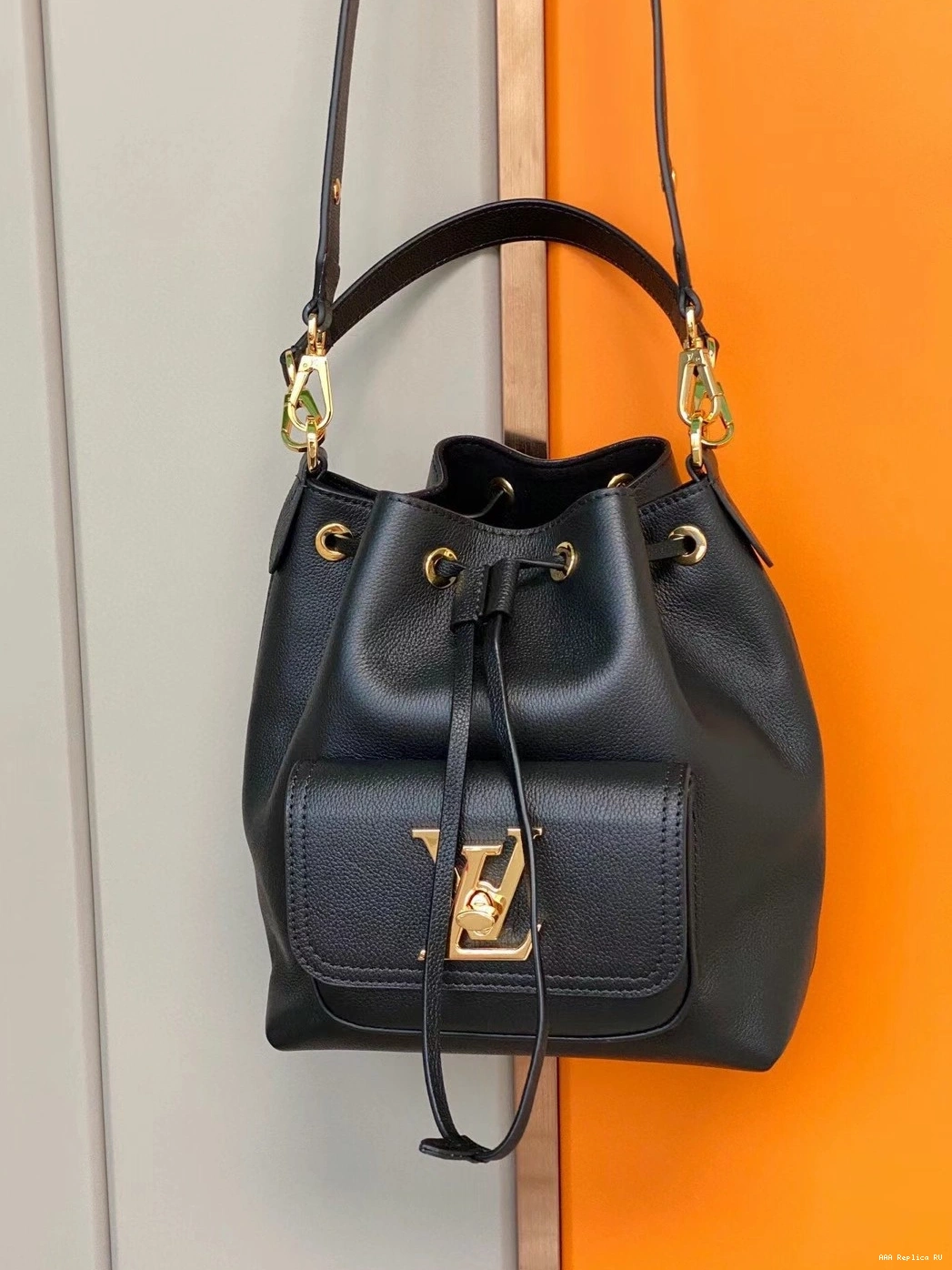 Aaa replica bags BUCKET LOCKME LOUIS VUITTON 0712